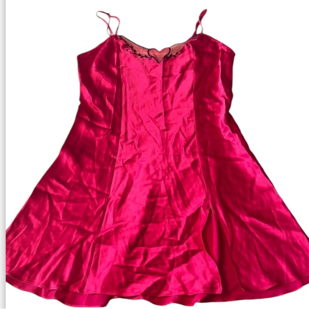 VICTORIAS SECRET 100% silk gown